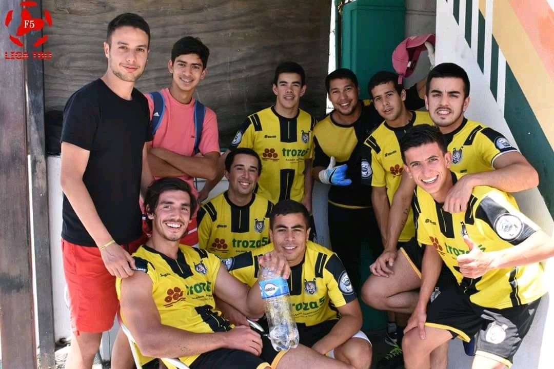 LBFC2017's tweet photo. Hoy sufrimos la derrota 10 a 9. El equipo tuvo rachas buenas y malas en el partido. Jugamos ya clasificados a la segunda ronda de la liguilla y pudimos jugar y divertirnos todos 💪 que no decaiga #VamoLB https://t.co/gzDZjcUjsp
