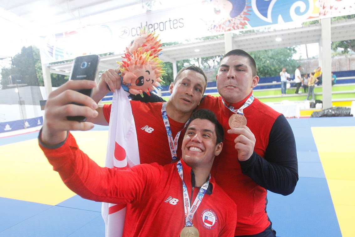 PURA ALEGRÍA 🇨🇱/ Thomás Briceño, Rafael Romo y Francisco Solís lucen sus medallas de ORO, PLATA Y BRONCE en el judo de los Bolivarianos 2017 ¡Felicitaciones! 📸 Coch