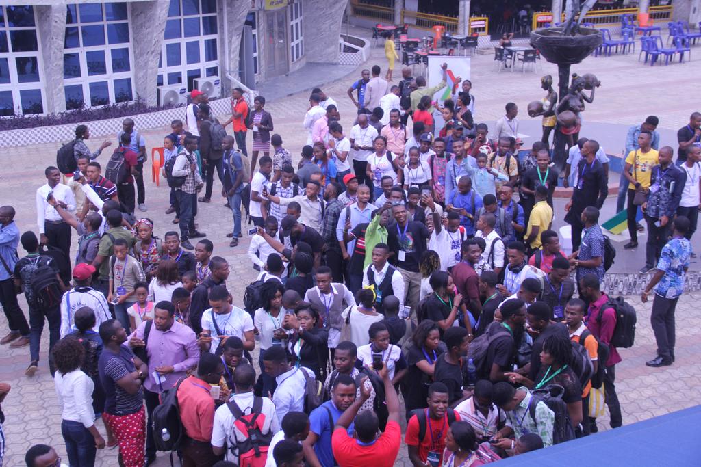 SyconTechnology's tweet photo. Photos from #DevFest17
Very Awesome.
#devfestse17 @aniediudo @unicodeveloper @Kolokodess @iphytech @Danielchinagozi @naco_john @Princekwekowe @dikethelmak @Samson_Goddy @dikethelmak @kate_techie https://t.co/KIZSQ17toX