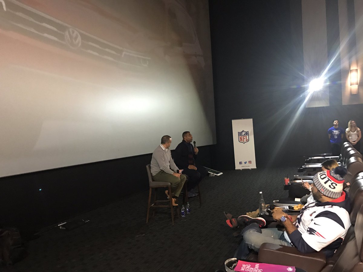 BrigitteTruong's tweet photo. Hall of Famer Cris Carter and @NFLCanada kicking off NFL Sunday Nights at Cineplex with a Q&A before #PatriotsvsBroncos! #VIPCinemas https://t.co/ykcyhgmOKl