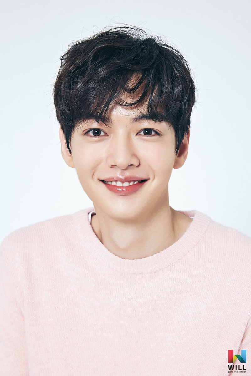 #김선웅 #얼굴없는보스 #사랑하고있습니까 #거침없는_스크린행보 #2018핫루키
[김선웅] 김선웅, 거침없는 스크린 행보 ‘2018 핫루키’ 
entertain.naver.com/read?oid=215&a…