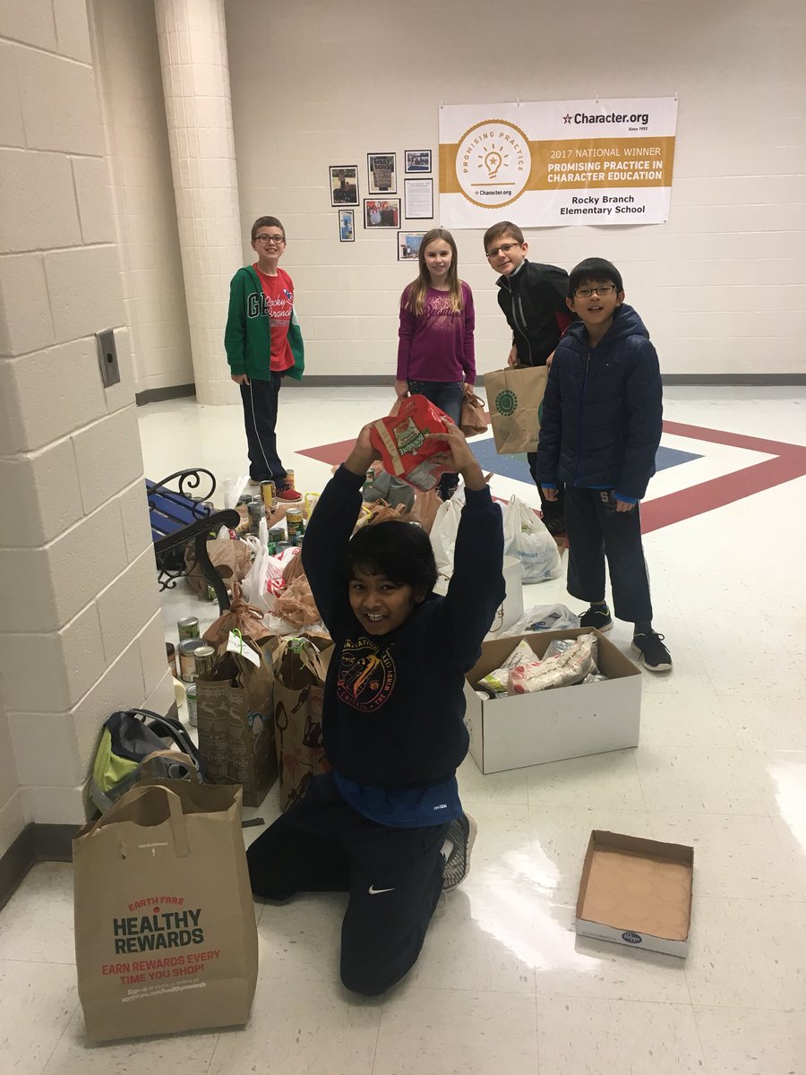 JennLWhitaker's tweet photo. Thanks to our 5th graders for organizing our Can-A-Thon! Kindness & contribution in action! #Rocketsway https://t.co/QHB869JEQp