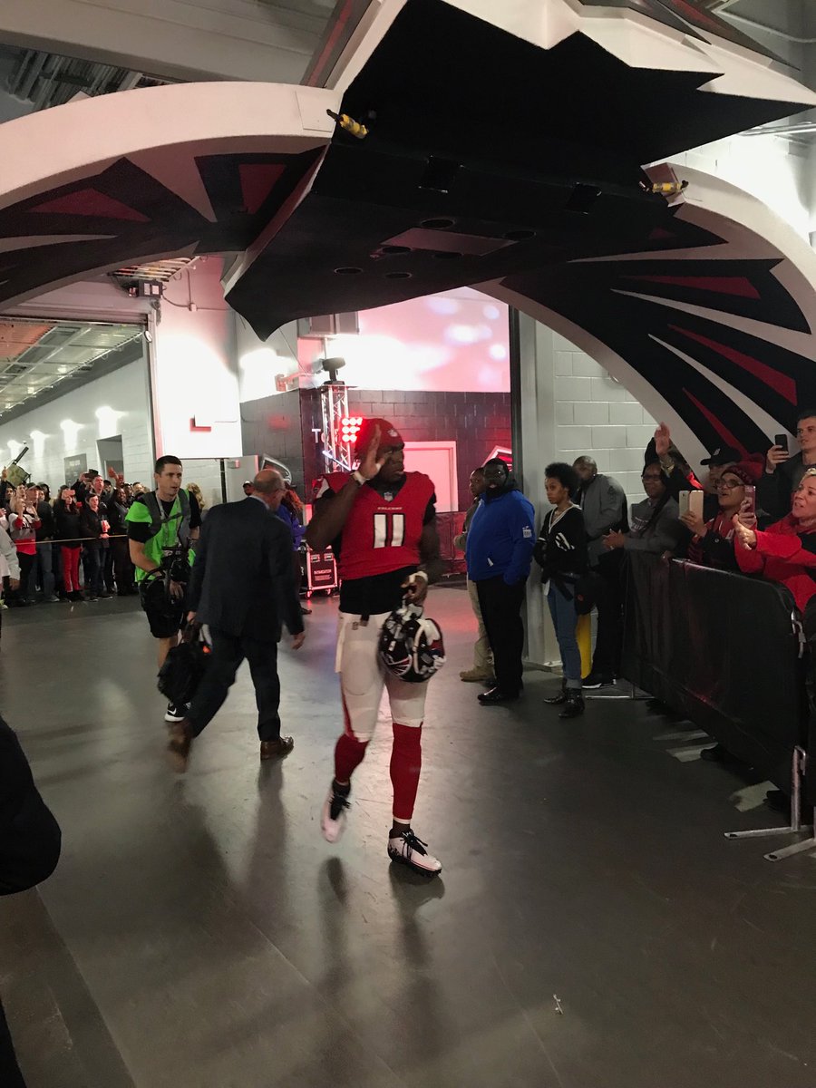 randysports's tweet photo. Julio acknowledges fans after big win. Join @DjShockley3 and me Monday 6pm #FalconsPlayback @FalconsATLCW https://t.co/1QPuDNBOxU