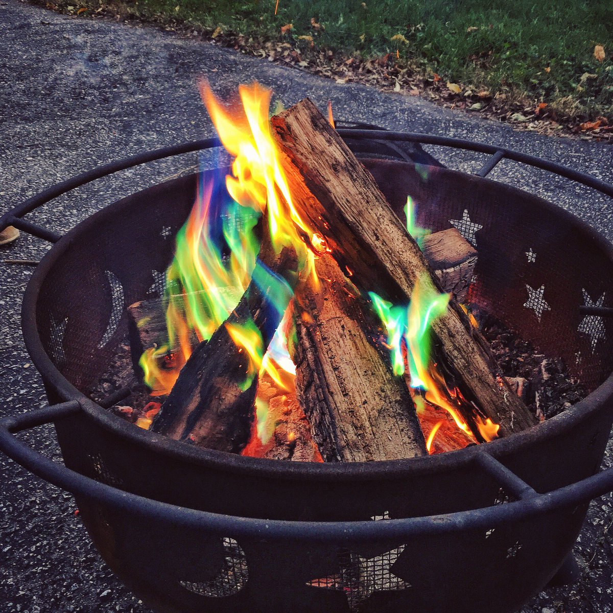 katekatebear's tweet photo. Delicious foods, fun friends & magical colorful fire...I️ call it a practicgiving success! 🦃💕🤗 #goodvibes #friendsgiving #grateful #mysticalfire #bonfire https://t.co/pS2m8N405U