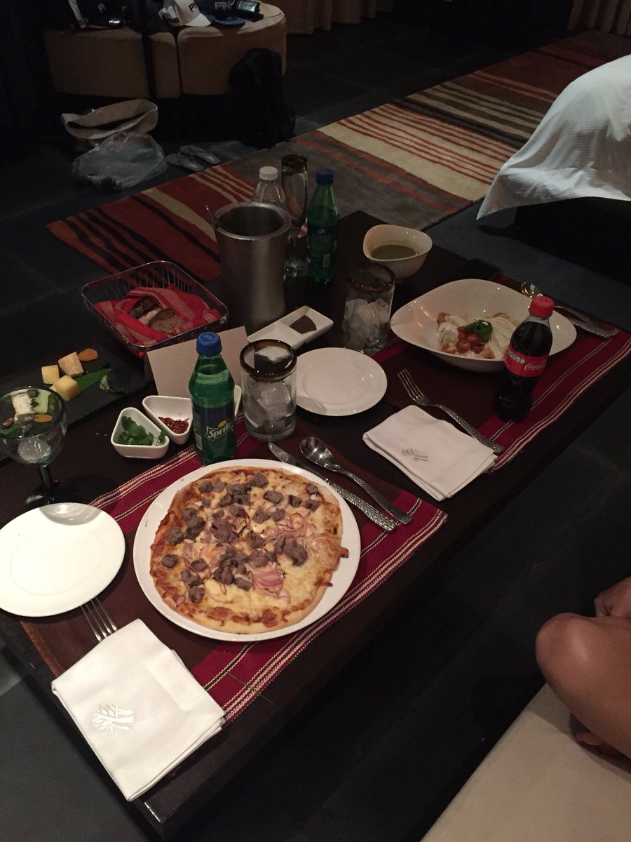 austincookgolf's tweet image. Long week of rain delays and early morning restarts means a Sunday afternoon of laying in bed and room service. #wornout #needsomerest
