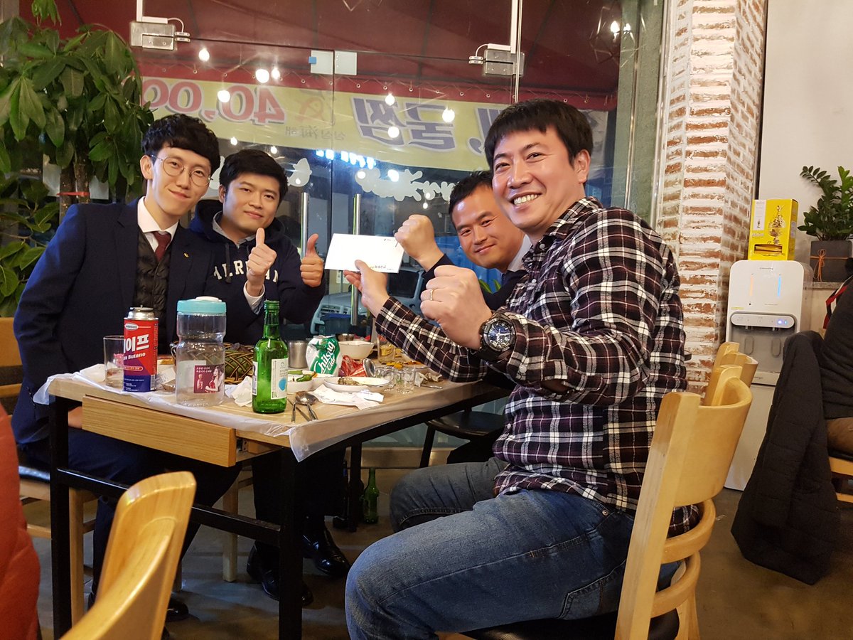 "제1화 지금 일하러 간다 싱싱海해"
광주광역시 북구 용두동 진아리채 앞에 위치한 싱싱海해 권현오 대표님
꿈을 이루기 위해 꿈을 즐길 수 있게 뜻을 함께 해 주신 싱싱海 대표님과 찾아 주신 많은 분들께 깊은 감사의 마음을 전합니다
자원봉사를 해주신 "시민의 눈" 여러분들께 깊은 감사드립니다