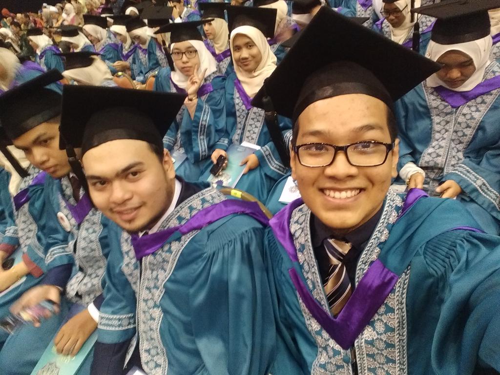 AimanMzln's tweet photo. Gg ez. #IIUM33rdConvocation https://t.co/NL8Hl8l0mL