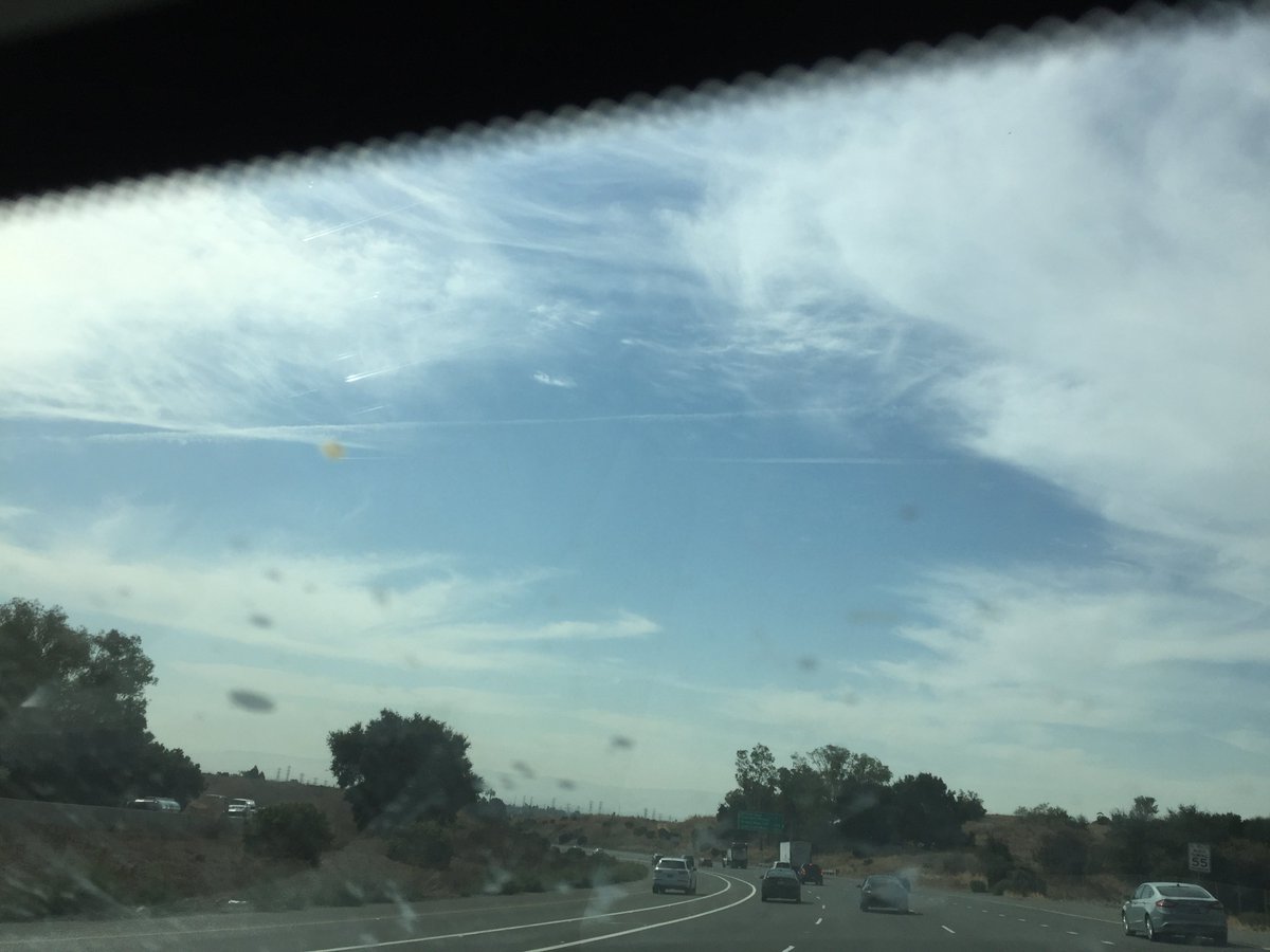MAGACA2017's tweet photo. Taken during the time of the #napafires #chemtrails #GeoEngineering #Agenda21 https://t.co/gfVX7XUI1V