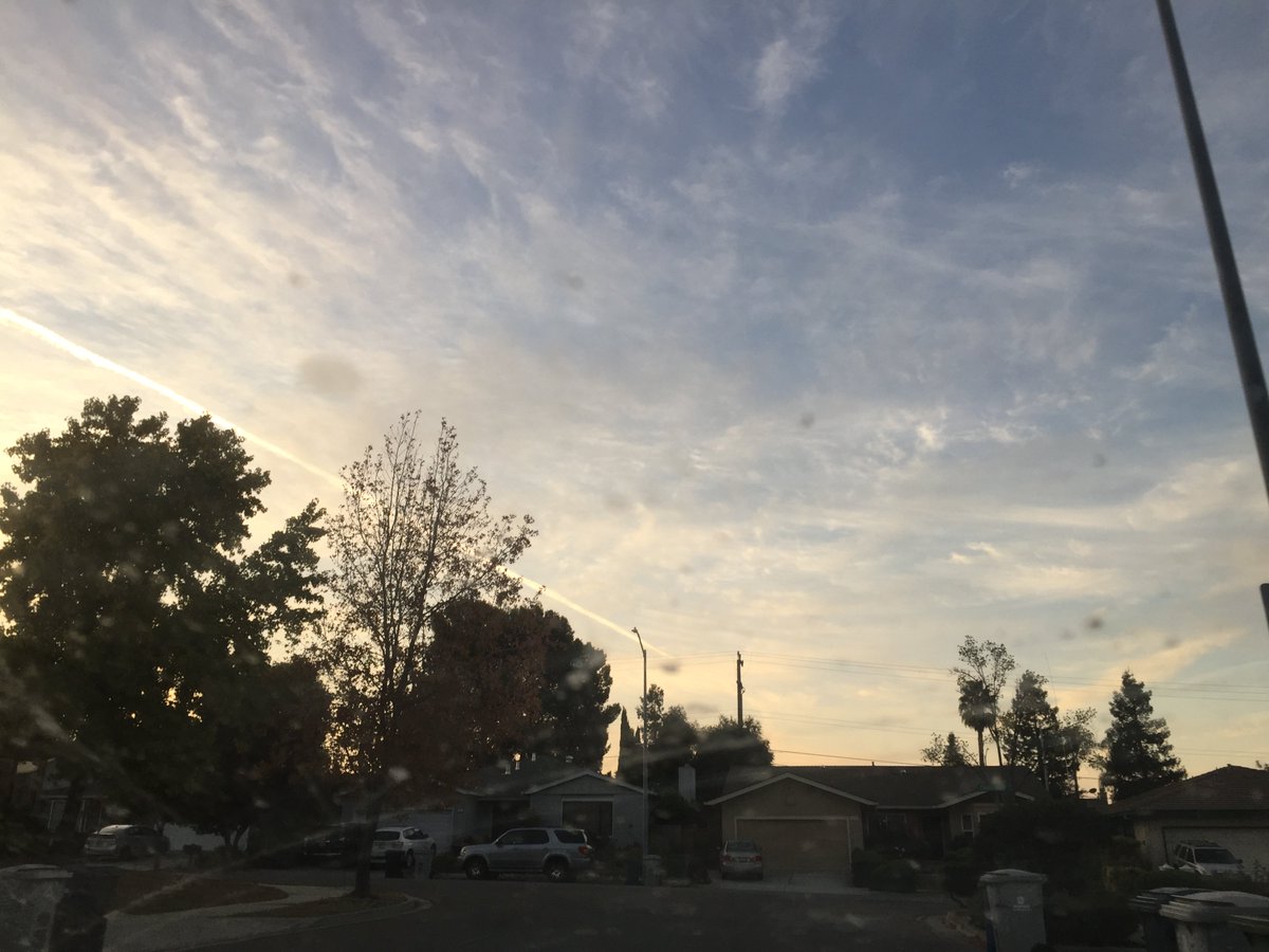 MAGACA2017's tweet photo. Taken during the time of the #napafires #chemtrails #GeoEngineering #Agenda21 https://t.co/gfVX7XUI1V