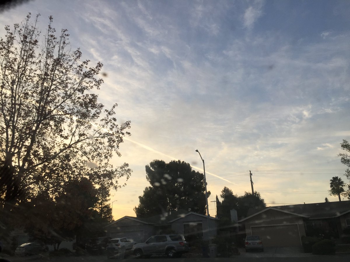 MAGACA2017's tweet photo. Taken during the time of the #napafires #chemtrails #GeoEngineering #Agenda21 https://t.co/gfVX7XUI1V