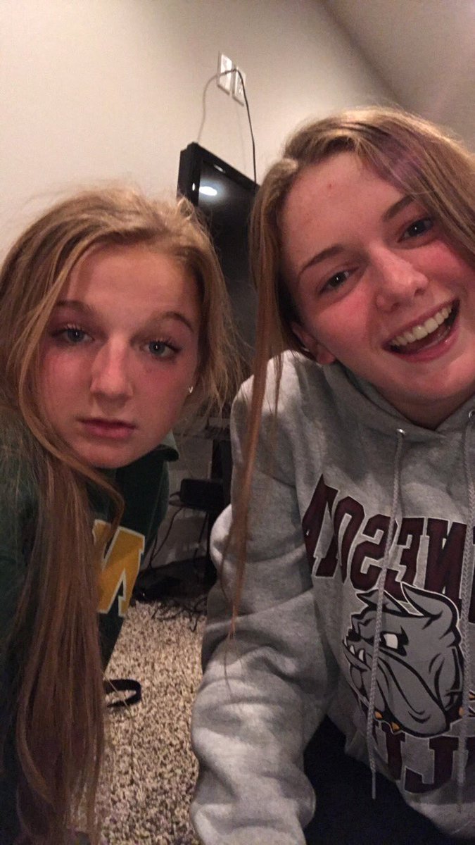 PaperAlyssa's tweet photo. happy birthday to the girl that loves taking pictures with me!! thanks for being my best friend and laughing at me constantly❤️ https://t.co/epzxSvZBTN