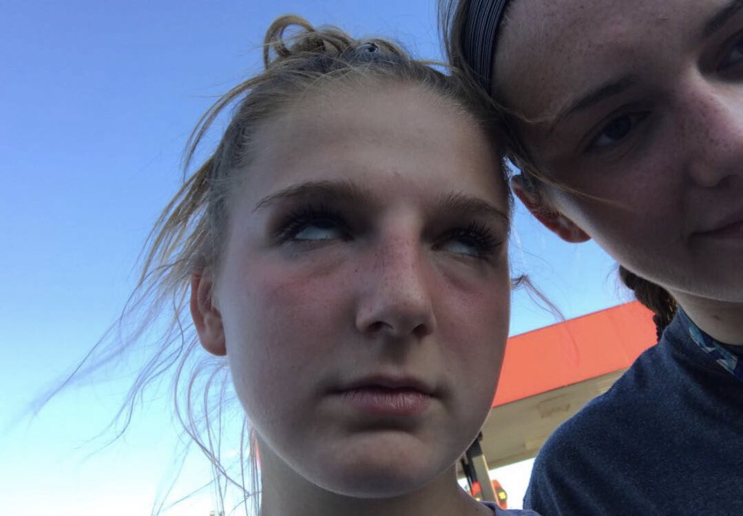 PaperAlyssa's tweet photo. happy birthday to the girl that loves taking pictures with me!! thanks for being my best friend and laughing at me constantly❤️ https://t.co/epzxSvZBTN