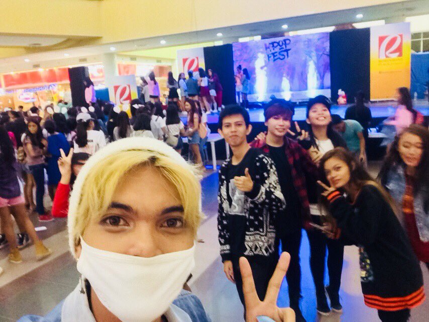 khai29_'s tweet photo. The event was successful 😂🙏🏼🙇🏻.... thank God.
See you soon..
#ASArmy
#KFEST2017 
#negorkfest https://t.co/qCT1HnpD1b