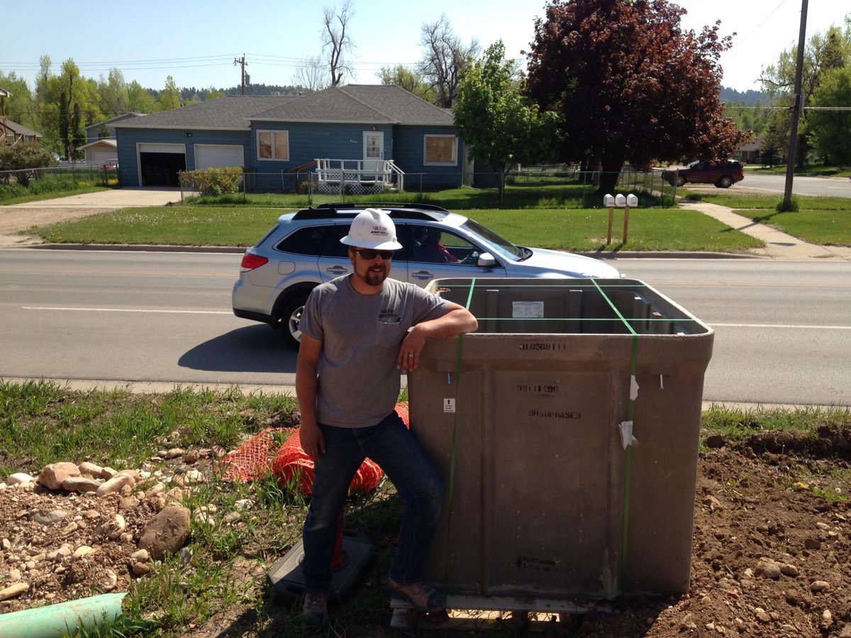 FlexNflash's tweet photo. Putting a big #quazite box at Black Hills state that house their High Voltage #okonite #3M https://t.co/LHmPNljtby
