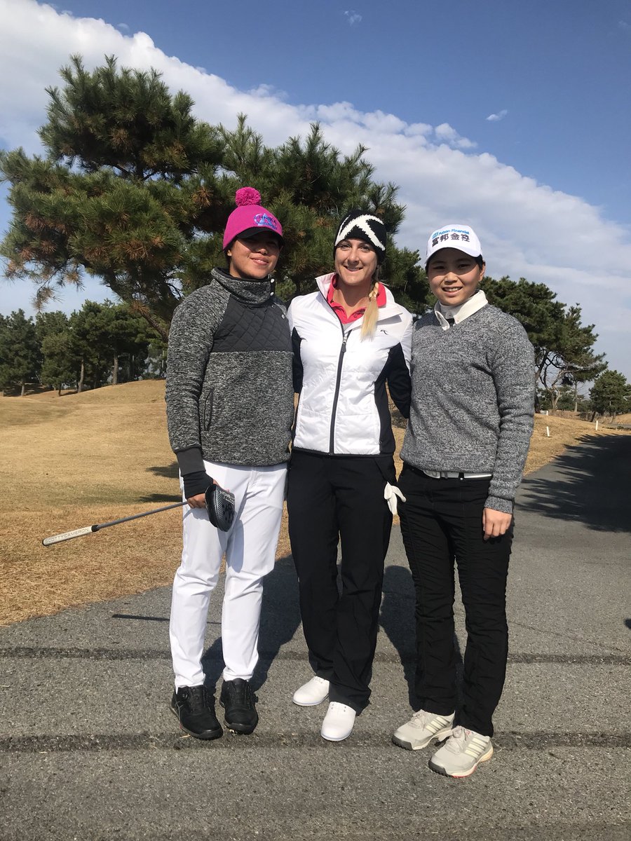 jansone_laura's tweet photo. This week I’m glad I’m sponsored by #SkiBoxGolf ski clothing @kjus 👍🏻😊 3 C/38 F in the morning when we started playing #brrr #warmclothesneeded https://t.co/xU4MyuCDMf
