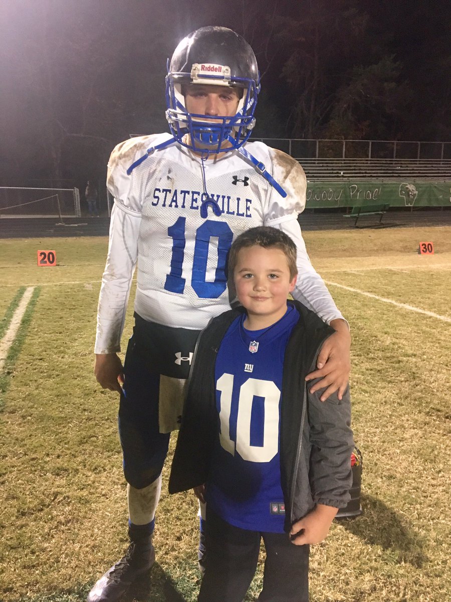 dianne_young71's tweet photo. Watching you play has given me so much pride and joy. Dreaded this night would come. Looking forward to the next chapter @bryantyoungqb10 https://t.co/R3RRt5qZzk