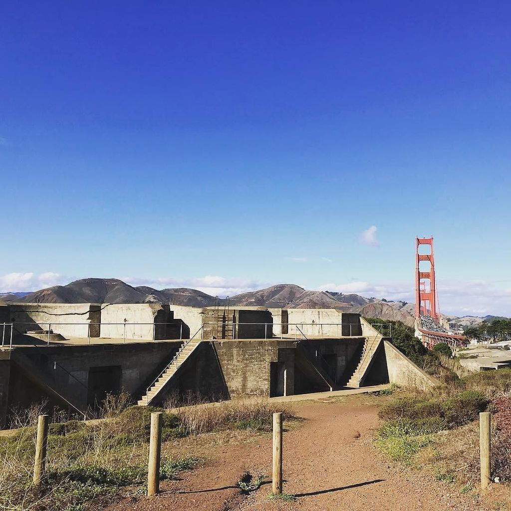 sftrailrunning's tweet photo. Sometimes getting some bunkers in my workout is just what I need! And a run over that big orange bridge and back.
.
.
.
#runtoexplore #trai… https://t.co/LJONTgjy4E