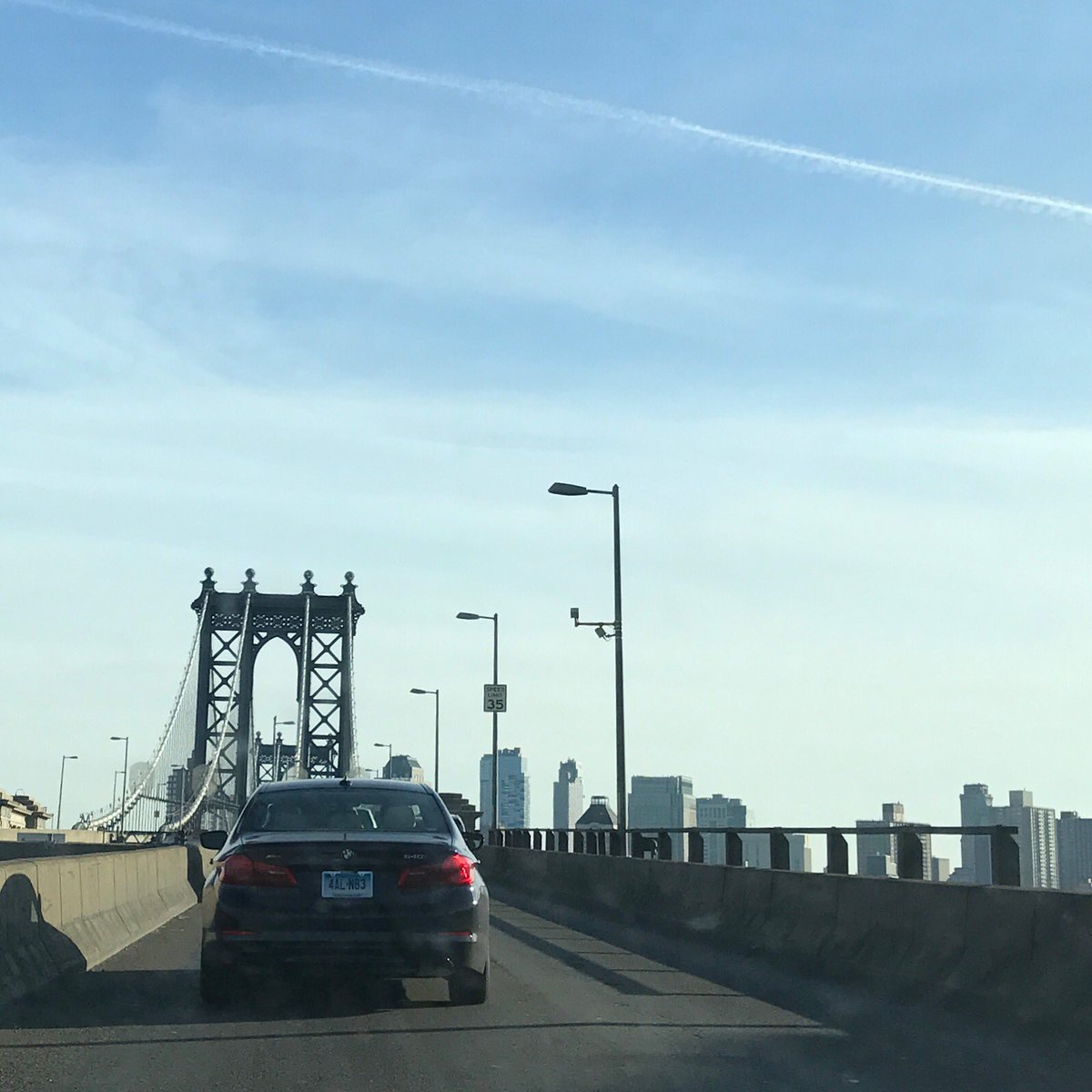 chrisalanjones's tweet photo. Island hopping to do laundry
.
.
#sundayfunday #manhattanbride #blueskies #newyork #newyorkcity https://t.co/R1PeoPZ2Gu