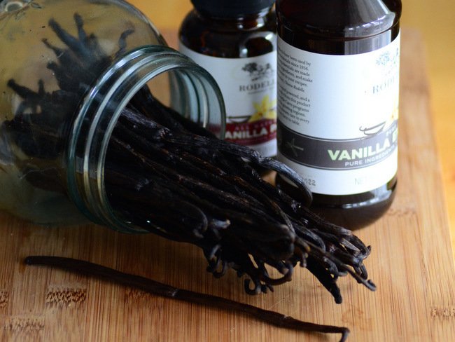 CakesClub's tweet image. "How to Choose &amp;amp; Use Different Kinds of Vanilla" via The Craftsy Cake Decorating Blog: