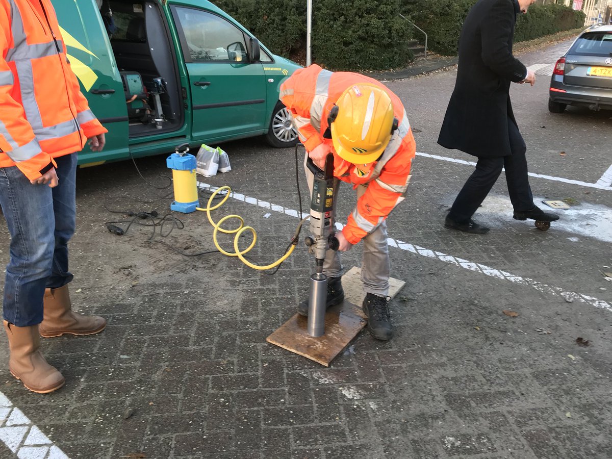 Robertw67's tweet photo. Installing parkingsensors #nbiot #duravermeer #tmobile #nedap#gruyterfabriek https://t.co/1GbWXerBmn