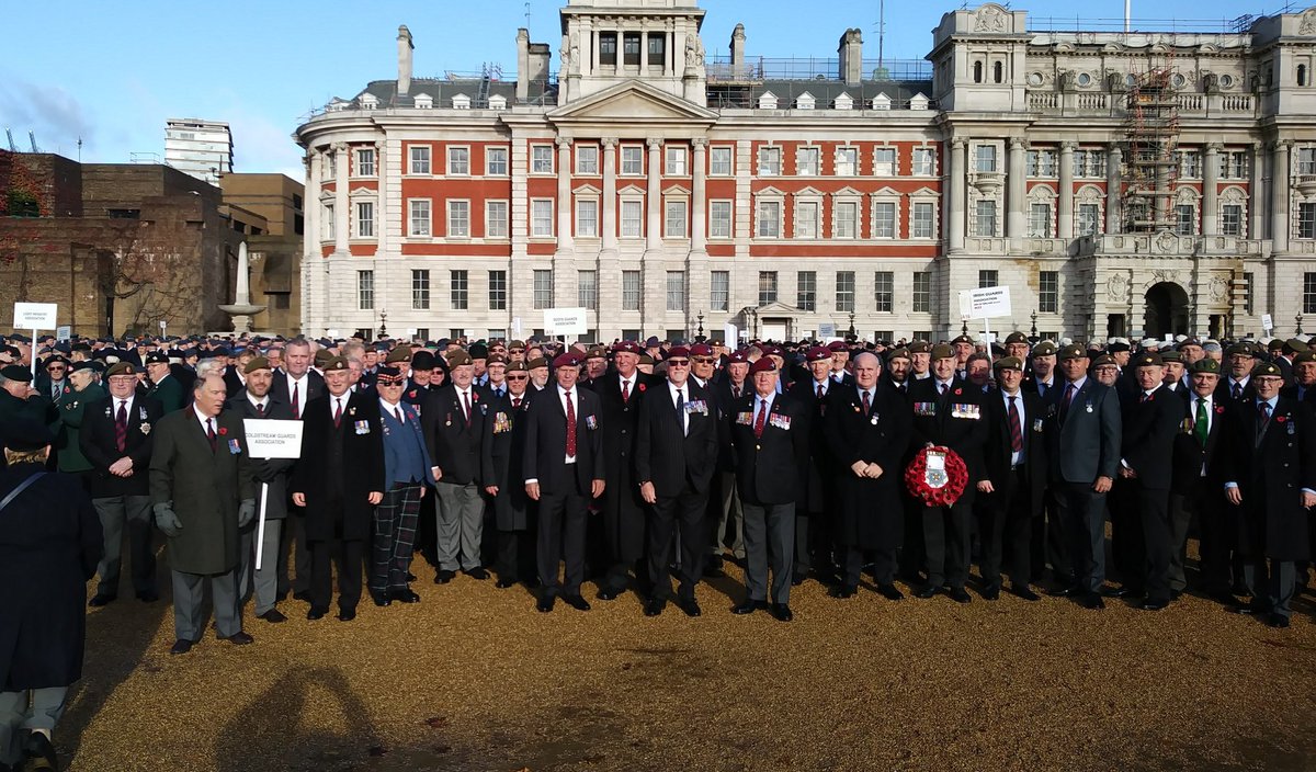SteveRamage6's tweet photo. A good turn out #RemembranceDay2017 . Ex members of #irishguards. #scotsguards.
#Coldstreamguards.
#guardspara. https://t.co/vjgIM39CRK