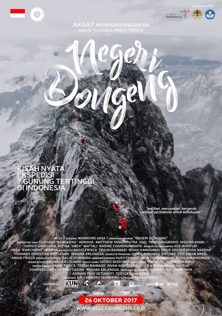 fotokitanet's tweet image. Negeri Dongeng, kisah nyata perjalanan 7 cinematographer Indonesia menuju 7 puncak gunung tertinggi yang tersebar di 7 pulau besar Indonesia. Saksikan di bioskop kesayangan FK-wan! #melihatindonesialebihdekat #negeridongeng #negeridongengfilm #aksa7artpedition