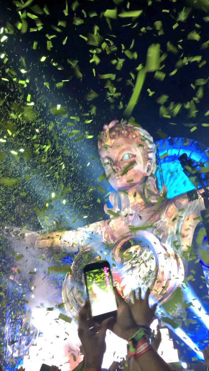 NikNikCourtney's tweet photo. Thank you edc for all the amazing memories &amp; vibes you bring every year, this one was def one for the books.💛👾 can't wait for next year👾👾👾🎉🎉 @SlanderOfficial @_diplo_ @marshmellomusic @Zedd @SlushiiMusic @EDC_Orlando #EDCO2017 https://t.co/i4gT7eXylK