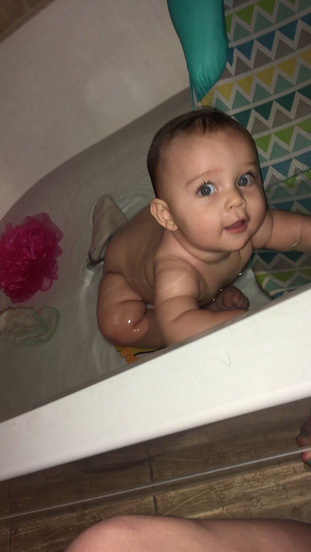 Flvwless_kate's tweet photo. My baby is having fun and modeling 😍😍😭😋 https://t.co/uvZEmfyoip