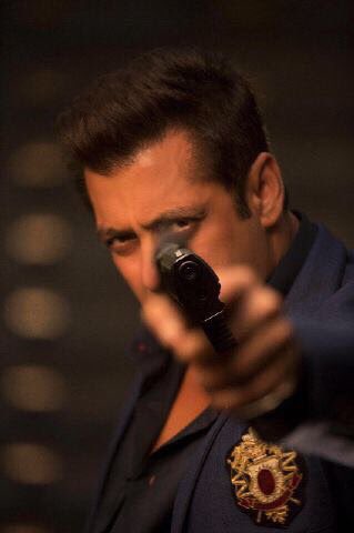 StyleDModePak's tweet photo. #salmanKhan's still from upcoming sequel, #Race3. Your thoughts? 
.
#salman #movie #monday #motivation #bollywood #inspo #inspiration #news #updates #bollywoodnews #morning #happymonday #boss #kick #sdm https://t.co/OCQcR4OSXQ