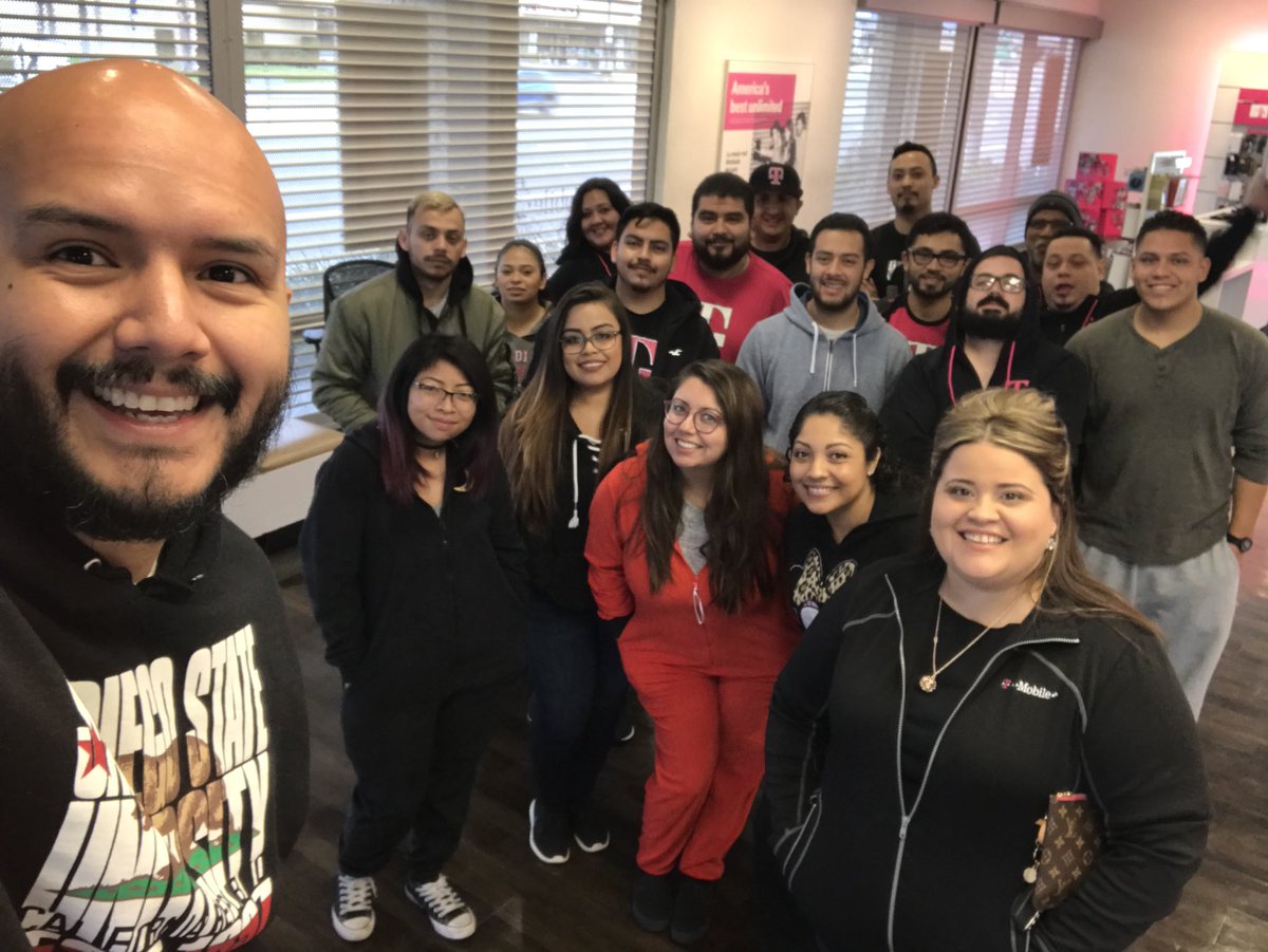 ladydzh12's tweet photo. Orange County Central #SwisBest #SWLaunchparty https://t.co/2qtPUWKRd3