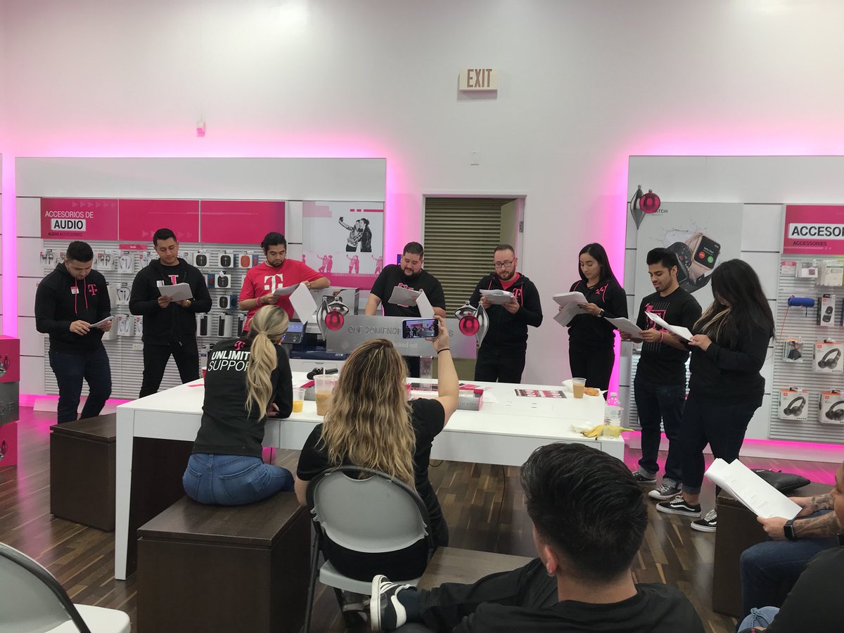 ladydzh12's tweet photo. Orange County Central #SwisBest #SWLaunchparty https://t.co/shLCXfhY0k