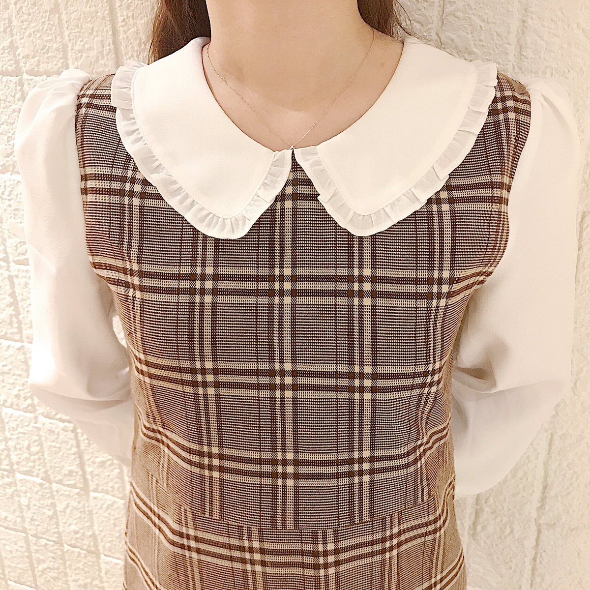 Evelyn Evelyn 新宿店 New Arrilal フリル襟チェック タイトワンピース 新宿店では 早速大人気アイテム 甘い襟にタイトめ形なので 綺麗めに着ていただけます Price 7900