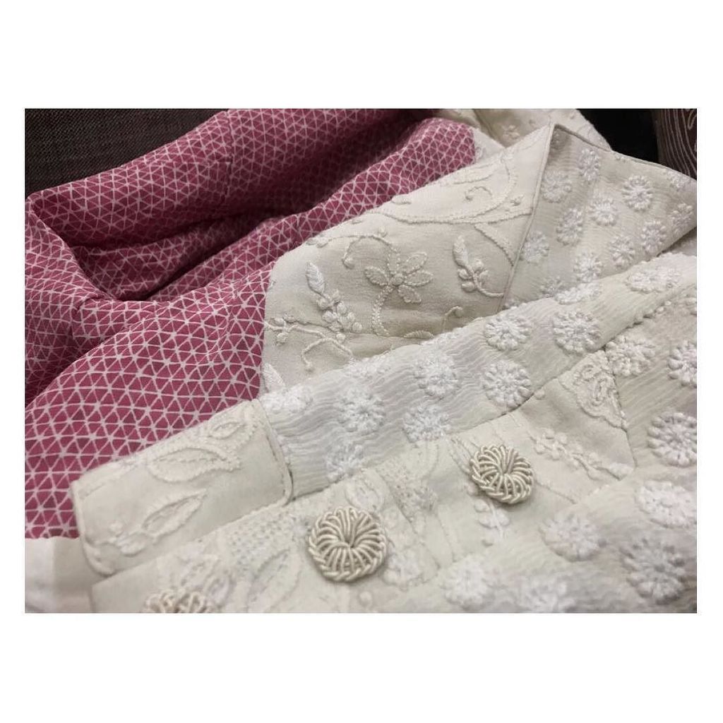 patineofficial's tweet photo. Chikankari biker jacket from our Spring/Summer 2018 ready to wear collection.
.
.
.
#fdci #Patine #AIFWSS18 #seaso… https://t.co/KMFmpAqVtu https://t.co/6W3A94bFo8