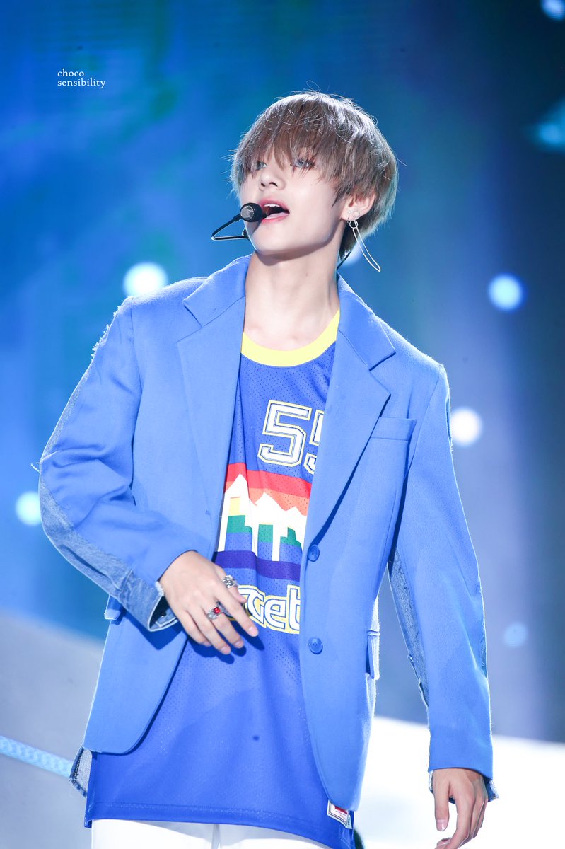 chocoluv951230's tweet photo. #방탄소년단 #BTS #태형 #뷔 #V 
#LoveBTS10M  

   •͈˽•͈  

@BTS_twt https://t.co/oCfLOlRKQa