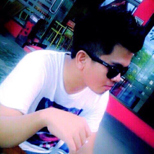 deeeblooo's tweet image. ayo pergi bersamaku on #BIGOLIVE bigo.tv/sid/2113036370…