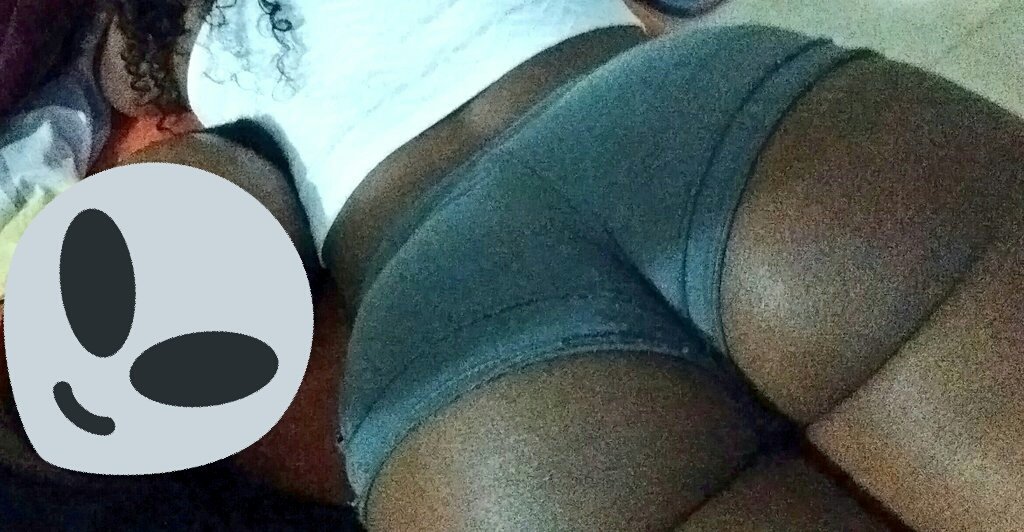 Pareja201524's tweet photo. Viendo películas, pero hay algo mucho más interesante que ver.🔥🔥🔥🔥#wife #threesome https://t.co/tCfijdBFi0