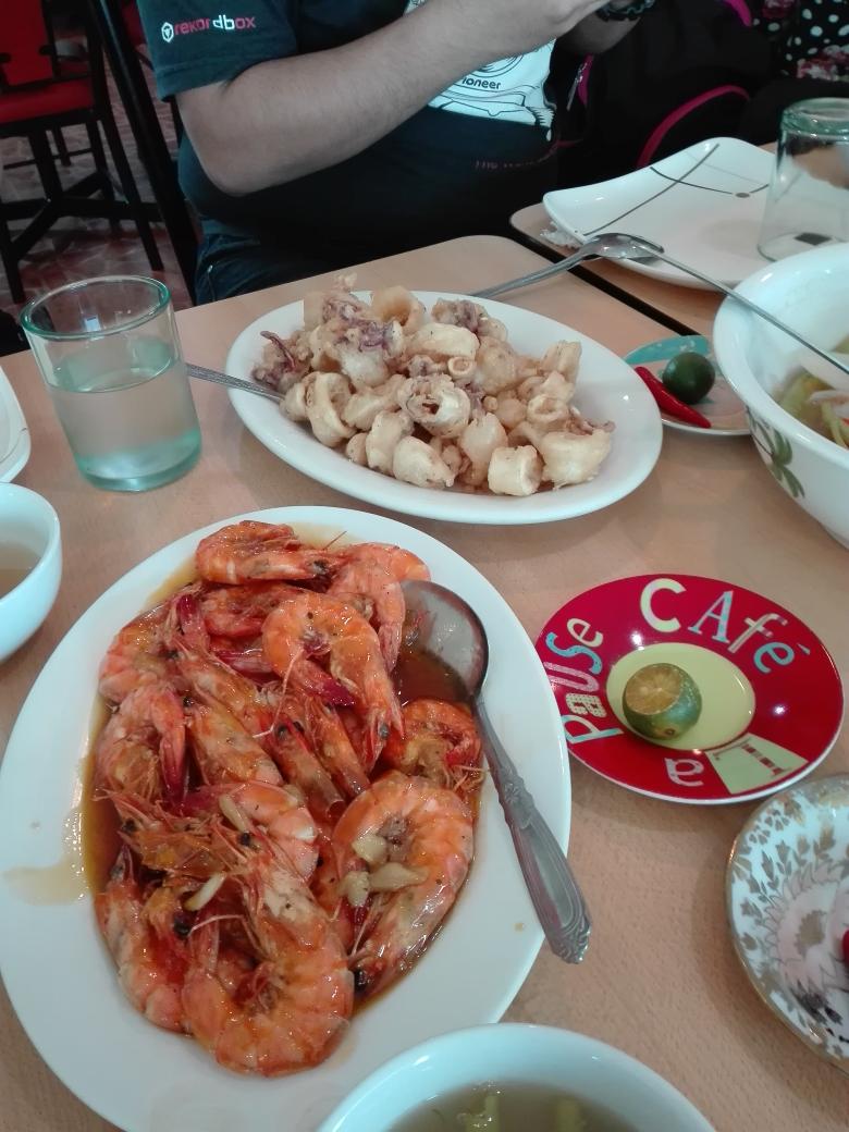 KarsDCars's tweet photo. When you can't get enough of seafood. 🐙🐟🦀
#iseefood
#seafoodfest https://t.co/HfXDgGX9pd