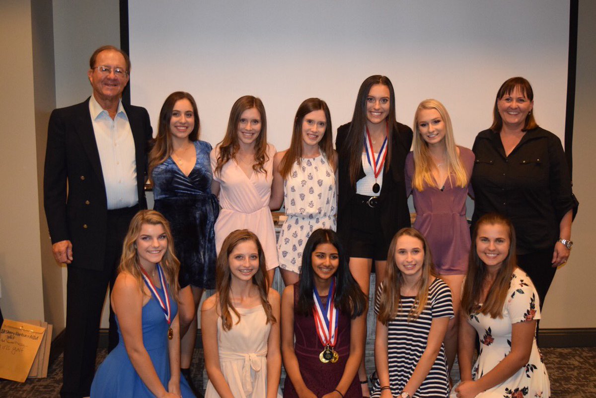 dmhsgolf1718's tweet photo. A snapshot from last week’s banquet at @McDowellMtnGC to conclude the 2017 Desert Mountain Girls’ Golf season! #DMGolf https://t.co/LgEnzNken5