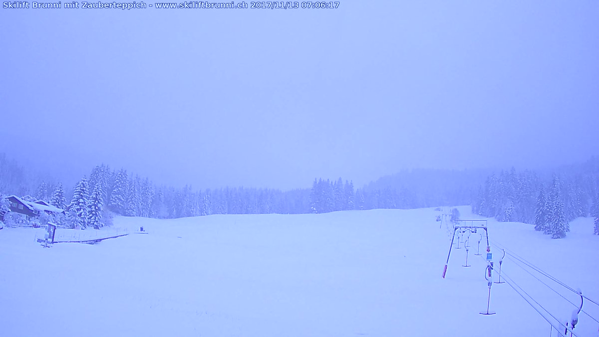 Heute morgen im Brunni. Habt ihr auch schon Schnee geschaufelt? #winterishere #winteriscoming #schnee #skifahren #brunni #alpthal #brunnialpthal