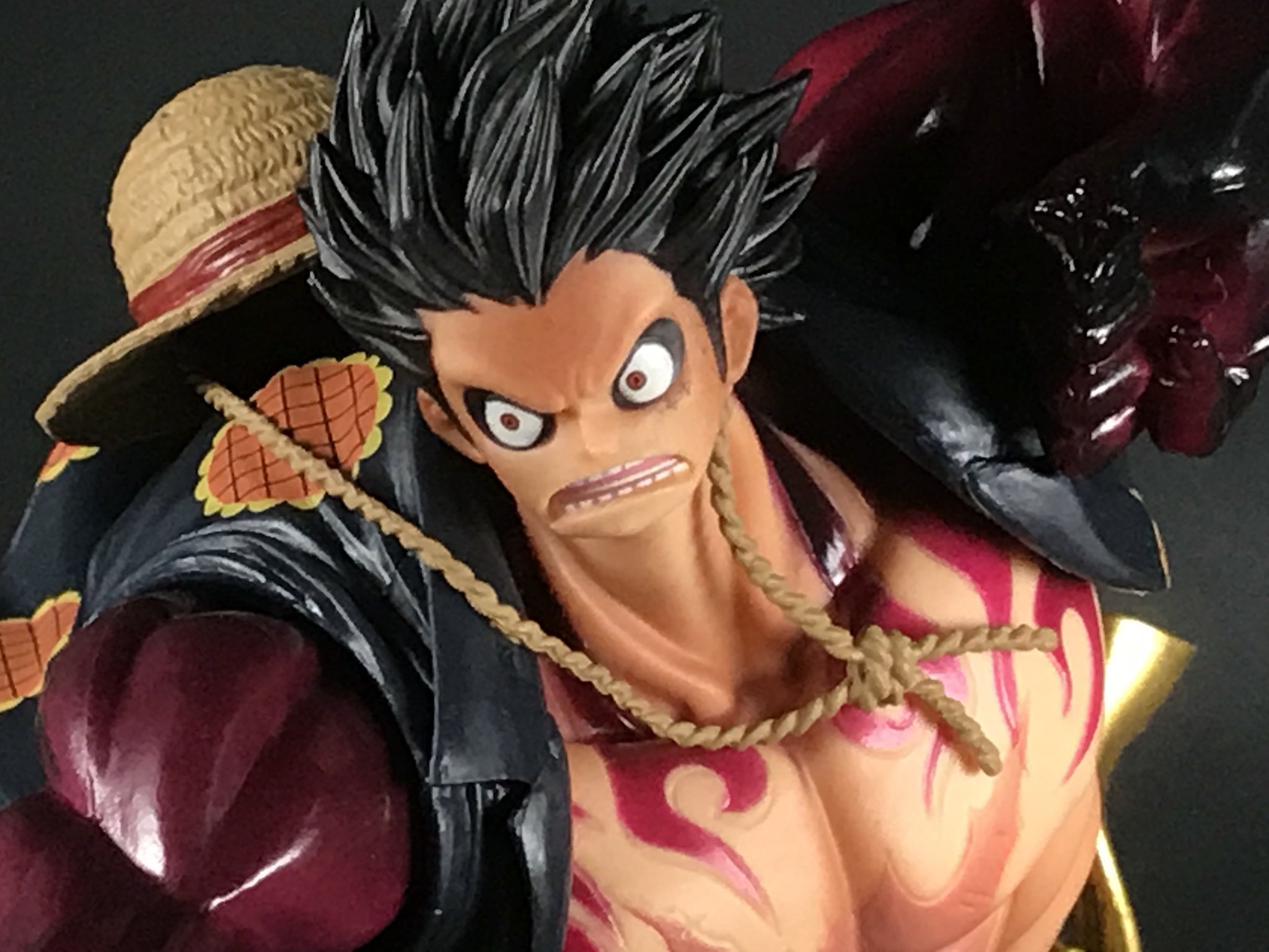 ルフィわさび ワンピースルフィギア4フィギュアスペシャルカラー版超クオリティ高い 前作より今作の方が俺は好きだな 腕のワインレッドのグラデーションなどがアニメと一緒で素晴らしい ワンピースフィギュアを投稿しよう ワンピース