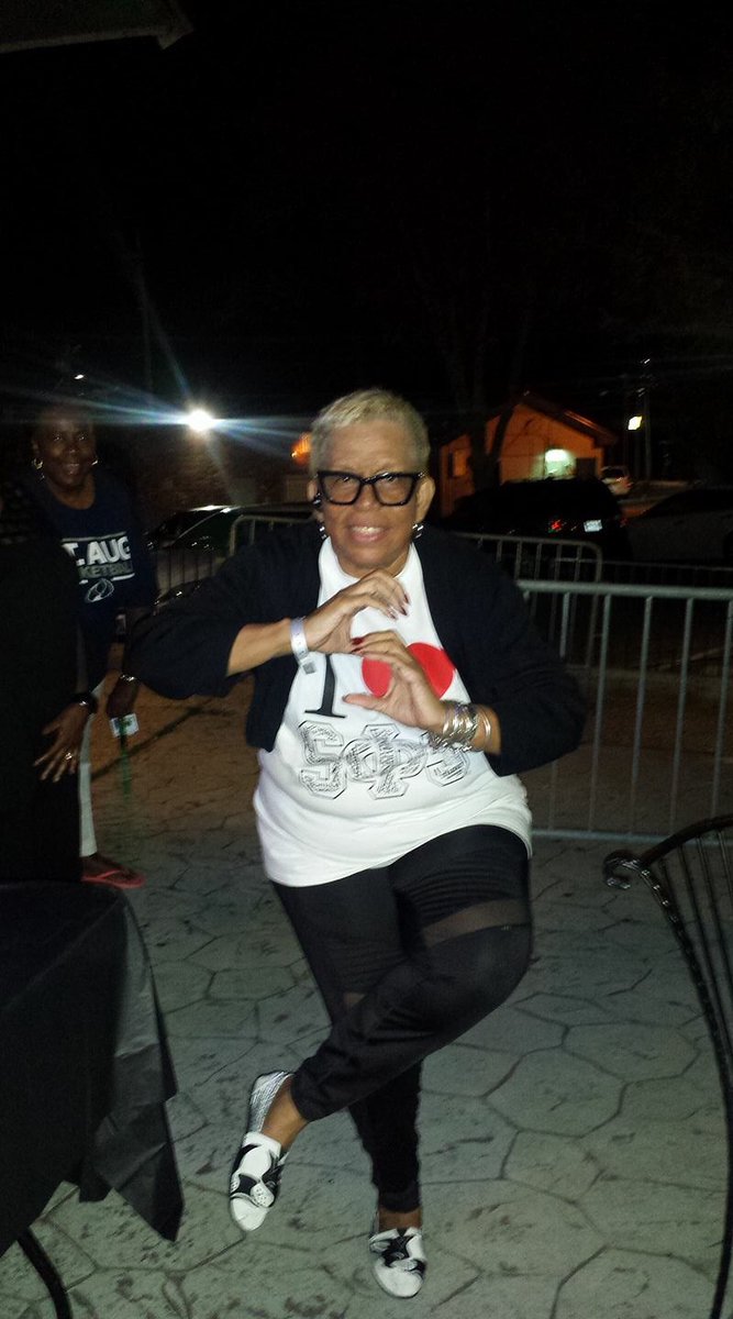 UmesSwings's tweet image. Sister Founder Anita Chase looks good 😘.