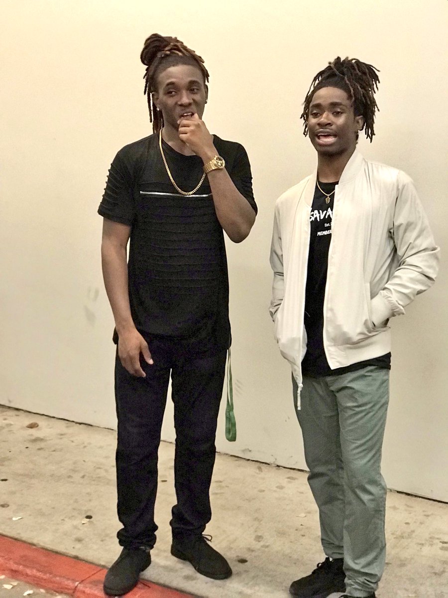 _riseofaking's tweet photo. Slight drip ๐ง #UNTCloutComing #UNTHC2017 Twinzz๐ซ https://t.co/n9PGawzyE9