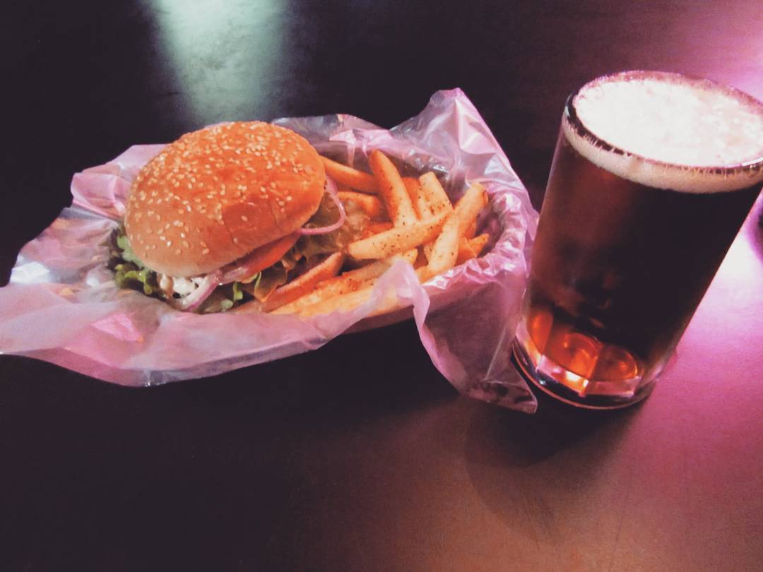 elmandrilmx's tweet photo. #TengoGanasDe un Jefecito. Paquete de hamburguesa + papas a la francesa + tarro de cerveza de barril, a solo $69. No te quedes con las ganas! https://t.co/j467o3dDhP