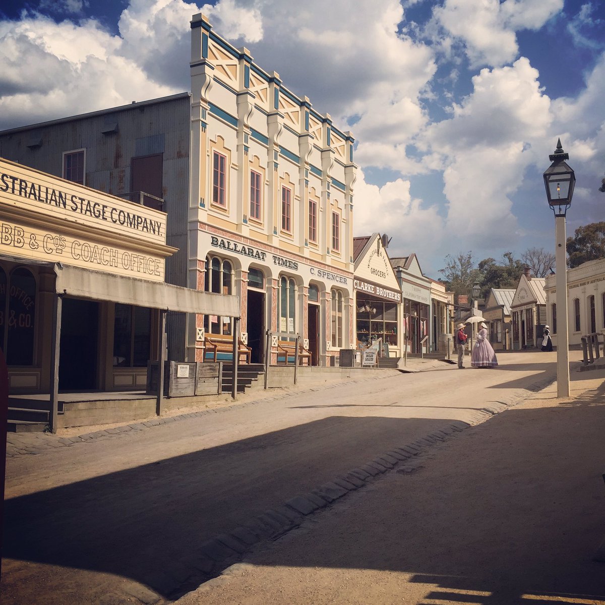 TheMotleyGeek's tweet photo. Sunny afternoon in a #MiningColony circa 1850s. #SovereignHill #GoldrushEra #Goldrush #GoldMine #Gold #Historical https://t.co/j4wjC7imSH