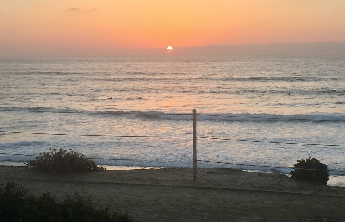 raanajamshide's tweet photo. Sunset At Del Mar!
#DelMarCalifornia,#HomesatSanDiego,#Sunset,#OceanViewHomes,
https://t.co/648CMmZJQ4 https://t.co/Q7yDUWx5N9