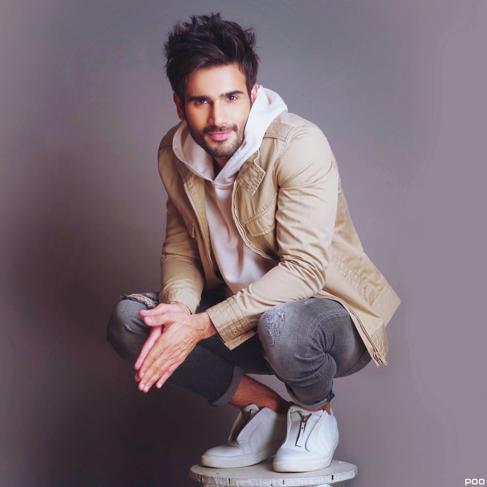 PooCreations's tweet photo. #ScorchingHot 🔥🔥🔥 @karantacker #ForProfilePicture https://t.co/1JX191tvF3