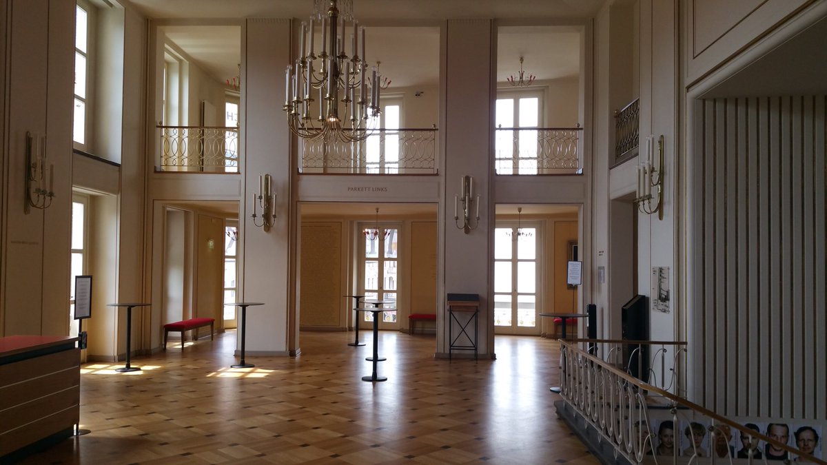 Visionale_Lpz's tweet photo. Das Schauspiel Leipzig bietet auch dieses Jahr den passenden Rahmen für die Preisverleihung der VISIONALE LEIPZIG. Das Schauspielhaus befindet sich zentral in #leipzig Mitte in der Bosestraße/Ecke Dittrichring. Der Eintritt am 19.11.2017 zur #VISIONALE ist frei! https://t.co/ZhbAC1KRkM