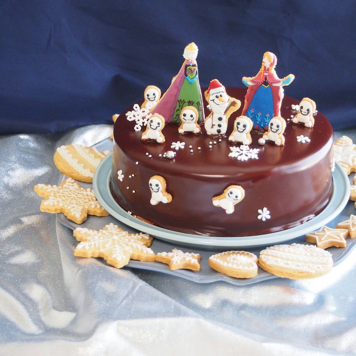 上岡麻美 En Twitter アナと雪の女王のデコレーションケーキ 飾りはアイシングクッキーです