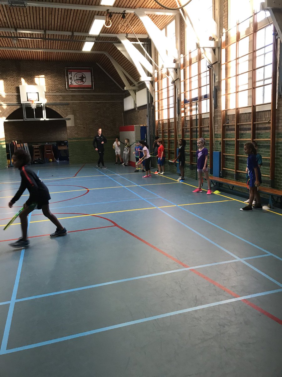 ObsIntVeld's tweet image. Ga maar lekker tennissen ...