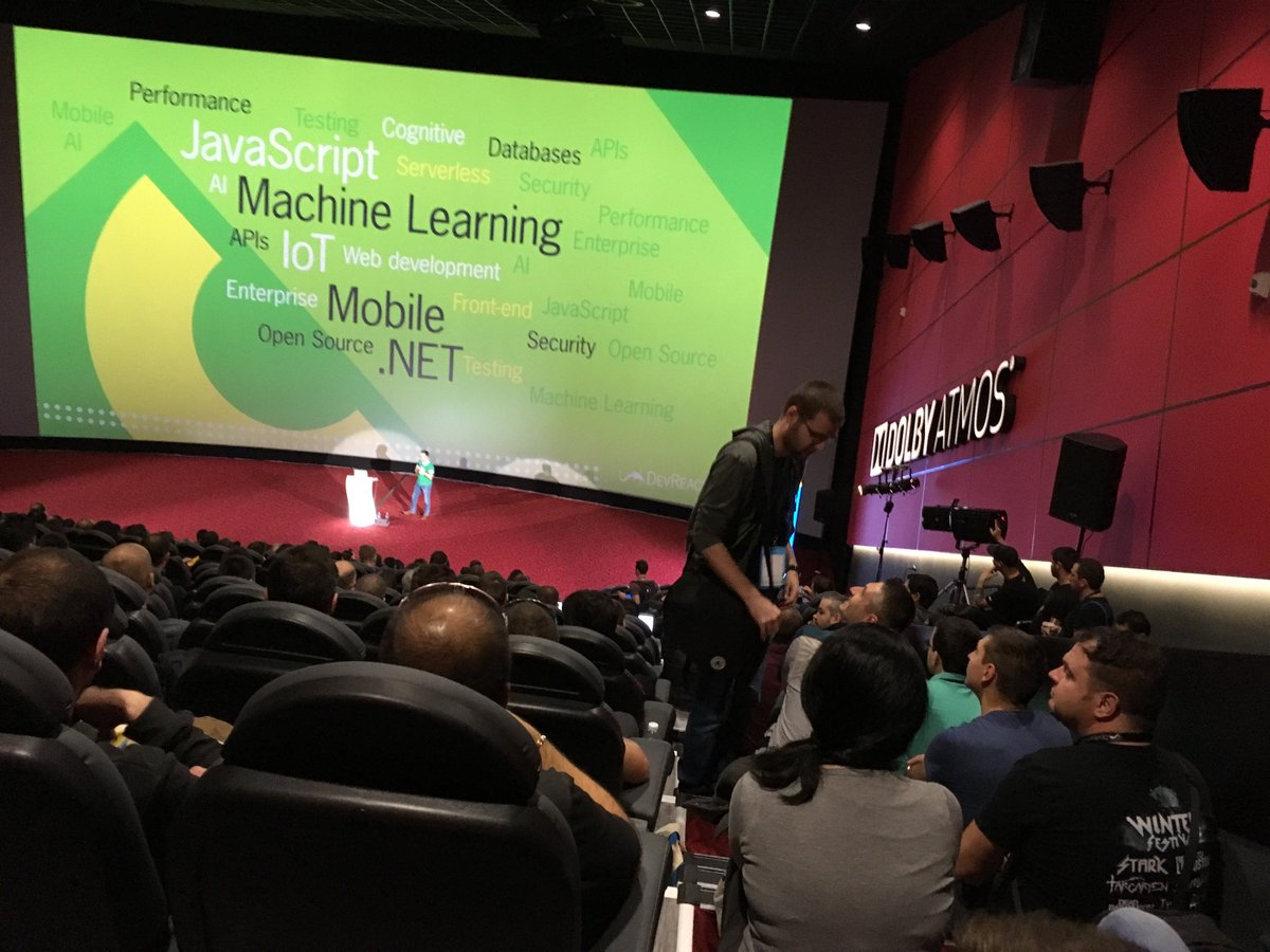 iandim's tweet photo. #DevReach2017 kicking off... #packed. #cool :) https://t.co/yUEdn7VsSh